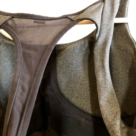 Under Armour Sleeveless Workout Top - Picture 3 of 3